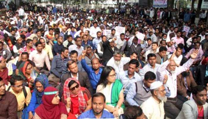 জাতীয়করণের দাবিতে শিক্ষকদের আন্দোলন: আমরণ অনশনের হুমকি